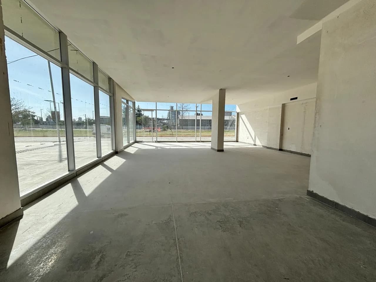 LOCAL COMERCIAL - ZONA PUERTO