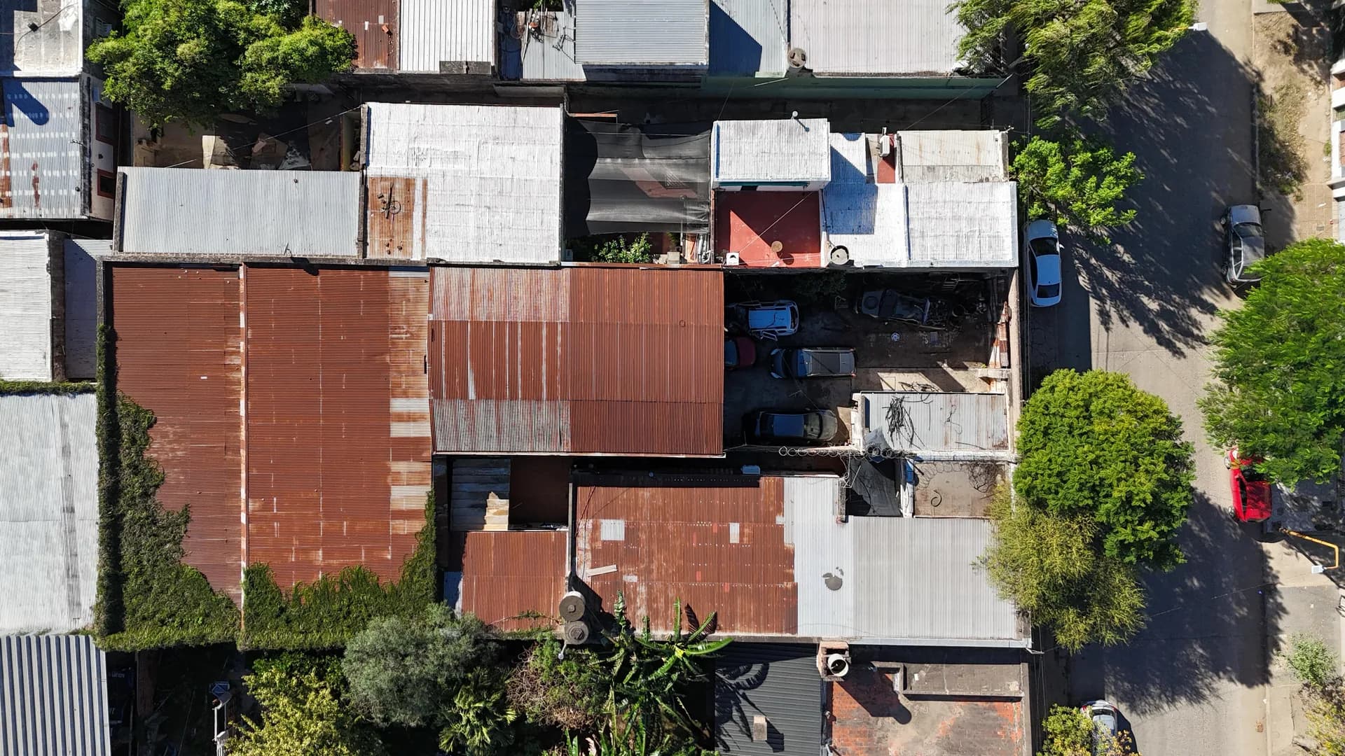 GALPON - BARRIO ROMA  - LAMADRID 2400
