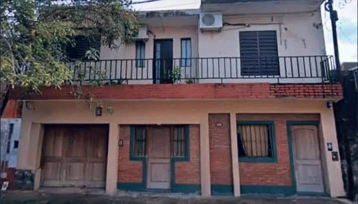 Casa de 4 Dormitorios +1 Departamento de 1 Dormitorio