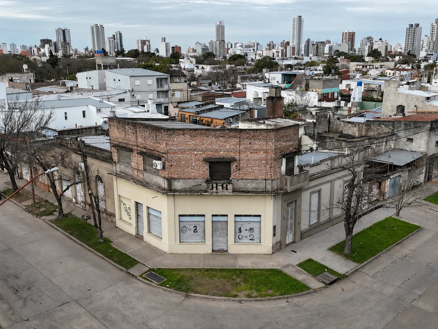 CASA - BARRIO  - SAN LORENZO 4190